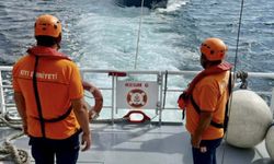 Çanakkale Boğazı'nda sürüklenen tekne kurtarıldı