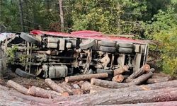 Çanakkale'de yol çöktü kamyon devrildi: 1 ölü, 1 yaralı