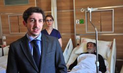 Cebinde taşıdığı iple ayağını kaldırıyordu, ameliyattan bir gün sonra yürüdü
