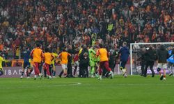 Derbi sonrası saha karıştı, Abdülkerim Bardakcı ile Archie Brown birbirine girdi