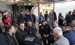 Dereye düşen cipin sürücüsü kurtuldu; 1 ölü, kayıp 1 kişi aranıyor (3)