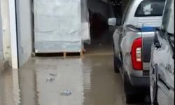 Diyarbakır'da sağanak; yollar göle döndü, su baskınları yaşandı