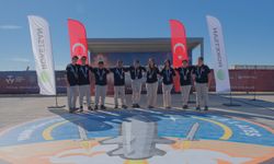 Efsanevi kuş 'Semrük'ün ismini verdikleri roketle TEKNOFEST'in tavan puanını aştılar