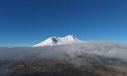 Erciyes Dağı'nın zirvesi beyaza büründü