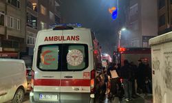Esenler'de 5 katlı binanın çatısında çıkan yangın söndürüldü