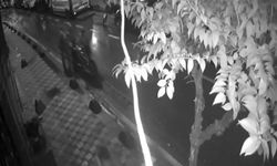 Esenler'de motosiklet hırsızlığı kamerada; 1 kişi tutuklandı