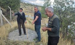 Eşi ve kendisi için mezar kazdırdı