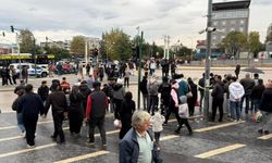 Eşinin, çocuklarını göstermediğini iddia edip, boğazına bıçak dayadı