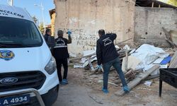 Eve gizlice girip kendisini terk eden kadın ile annesini bıçakla yaraladı