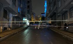 Gaziosmanpaşa'da sağanak sonrası yolda kısmi çökme meydana geldi