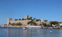 Gece ve gündüz farklı güzellikte olan Bodrum Kalesi, dronla görüntülendi