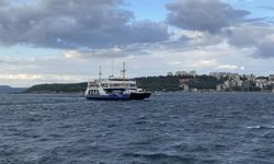 Gökçeada ve Bozcaada feribot seferlerine fırtına engeli