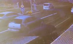 Hafif ticari araçla otomobil çarpıştı; 1'i bebek 3 yaralı