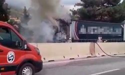 Hatay'da seyir halindeyken alev alan TIR yandı
