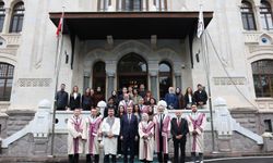 İletişim Başkanı Duran, ASBÜ'de akademik yılı açılış dersine katıldı