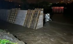 Irmakta mahsur kalan mikser şoförü kurtarıldı