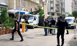 İş yerinin önünde otururken silahlı saldırıya uğrayan kuyumcu öldü