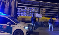 İzmir'de kaçak tütün operasyonu; 125,4 milyon TL'lik eşya ele geçirildi