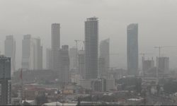İzmir'i sis bulutu kapladı