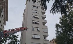 Kadıköy'de devrilen vinç 11 katlı binaya çarptı -1