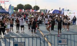 Kadıköy'deki Cumhuriyet Koşusu'nda hem koştular hem keyifli vakit geçirdiler