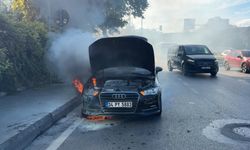 Kağıthane'de otomobil yandı; vatandaş kola şişesiyle müdahale etti