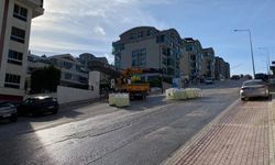 Kamyon kasasından düşen tanklardaki kimyasal madde yola sızdı