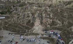 Kapadokya'da peribacasından kopan kayalar düştü; 2 ölü, 1 yaralı (2)