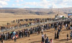 Karlıova'da geleneksel at yarışları; 620 bin TL ödül dağıtıldı