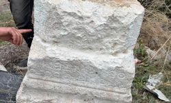 Kepçeyle Roma dönemine ait kaideyi çalan 3 şüpheli yakalandı
