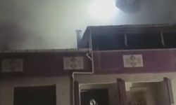 Küçükçekmece'de binanın çatısında yangın -1