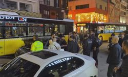 Küçükçekmece'de otomobil, yolcu minibüsüne çarptı: 2 yaralı