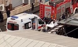 Küçükçekmece'de su baskını; mahsur kalan kişiyi itfaiye kurtardı