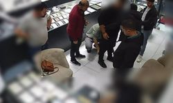 Kuyumcu dükkanında 1,8 milyon TL'lik altını bozdururken suçüstü yakalandı