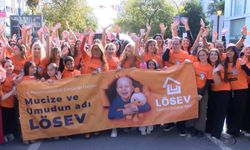 LÖSEV'den Bağdat Caddesi'nde Yonca Evcimik'le dans etkinliği