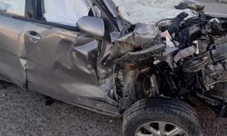 Malatya'da otomobil ile minibüs çarpıştı; 1'i ağır 3 yaralı