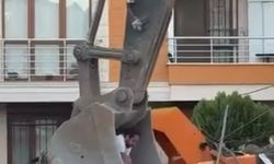 Maltepe'de enkaz altında kalan kedi saatler sonra canlı çıkarıldı