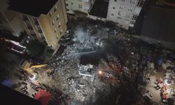 Maltepe'de enkaz altındaki 3 kişiyi arama çalışmaları havadan görüntülendi