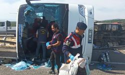 Manisa'da tur otobüsü ve TIR'ın çarpıştığı kazada 11 ölü, 27 yaralı / Yeniden