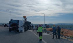 Manisa'da tur otobüsü ve TIR'ın çarpıştığı kazada 11 ölü, 27 yaralı/Ek fotoğraflar