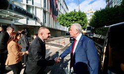 Mansur Yavaş, Vahap Seçer'in ailesini ziyaret etti