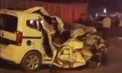 Mardin'de hafif ticari araç TIR'a çarptı: 6 yaralı