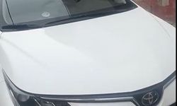 Mardin'de park halindeki otomobile yorgun mermi isabet etti