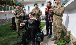 Mehmetçik'ten Kosova'da özel gereksinimli bireye akülü tekerlekli sandalye