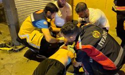 Merdiven korkuluklarına sıkışan engeliyi itfaiye kurtardı