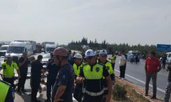 Midibüs, kaygan yolda devrildi; yaralılar var