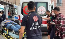 Minibüs ile otomobilin çarpıştığı kaza kamerada; 2 yaralı