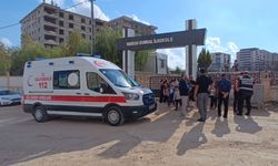 Motosikletin çarptığı öğrenci ile sürücü yaralandı