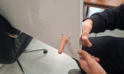 Öğrencinin eşya dolabındaki deliğe sıkışan parmağını ekipler kurtardı