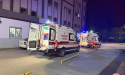 Otomobil ile motosiklet çarpıştı; 1'i ağır, 2 yaralı